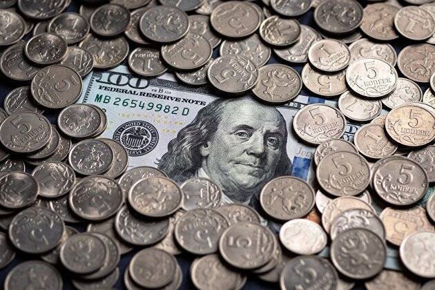 Курс доллара продолжает укрепляться к евро и иене