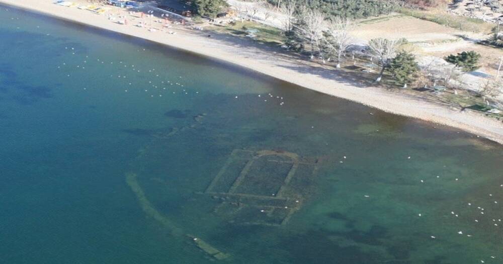 В турецком озере обнаружили древний византийский храм (фото)