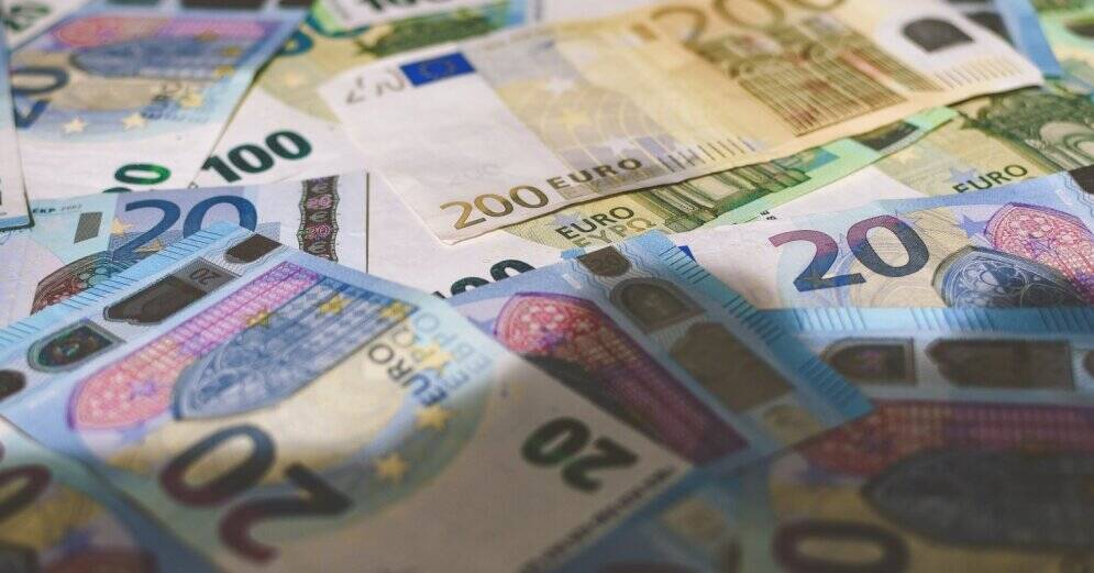 Минблаг планирует увеличить минимальную зарплату до 640 — 700 евро