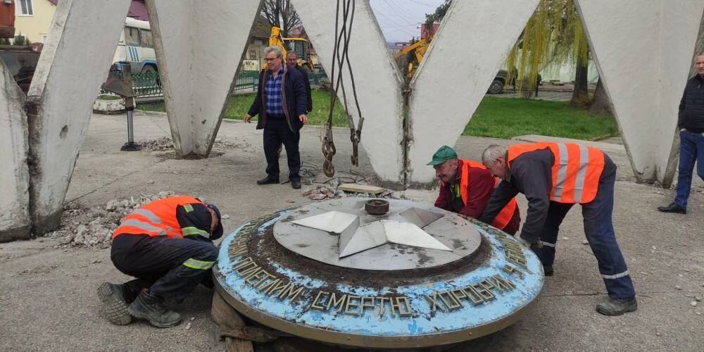 В Дрогобыче Львовской области полностью демонтирован советский мемориал Вечный огонь