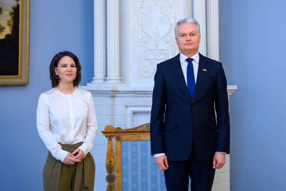 Президент Литвы после встречи с Бербок: военная помощь Украине должна быть эффективной