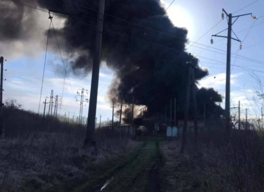 Российские оккупанты нанесли ракетные удары по Львовщине: горит тяговая подстанция станции «Красное»