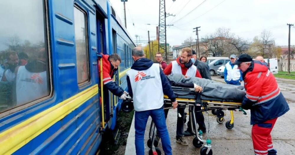 Медицинский поезд-госпиталь эвакуировал первую группу раненых во Львов (фото)