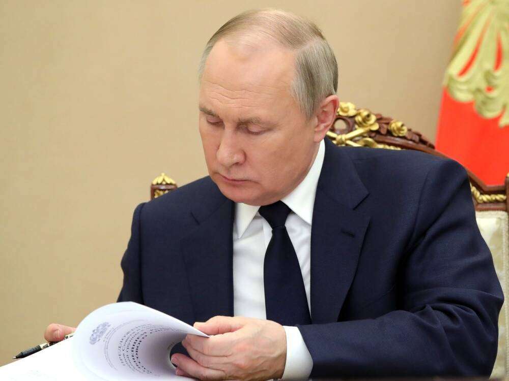 Путин пообещал принять решение по индексации пенсий и пособий в ближайшее время