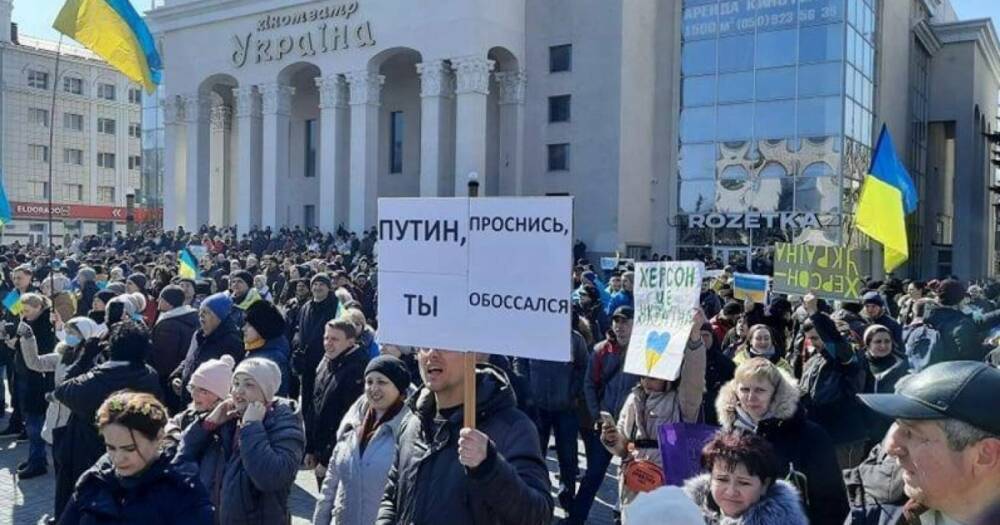 Оккупанты хотят "подсунуть рубль" жителям Херсонщины