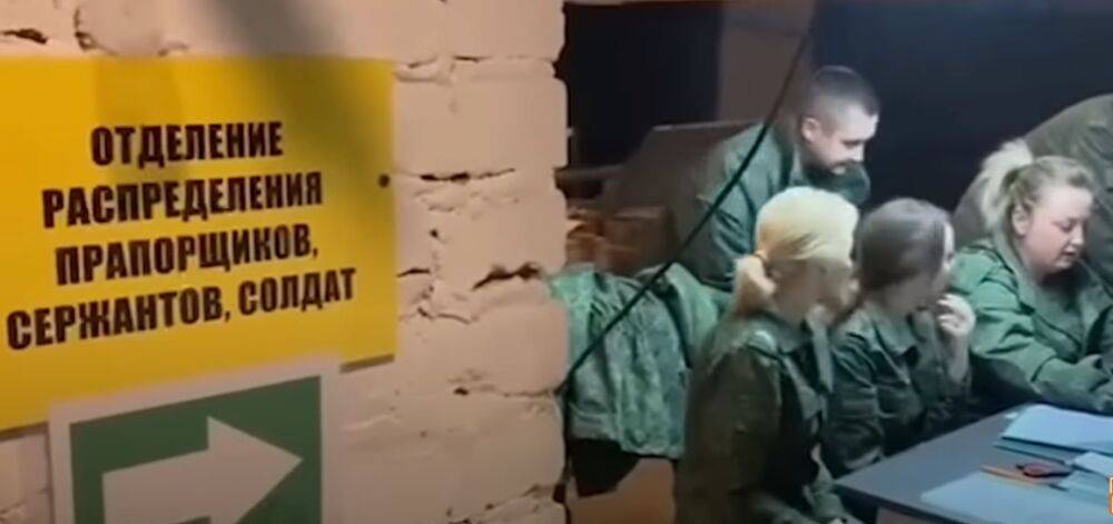 "Бросили под обстрел, теперь скорбят": оккупанты "мобилизовали" под Мариуполь известных музыкантов