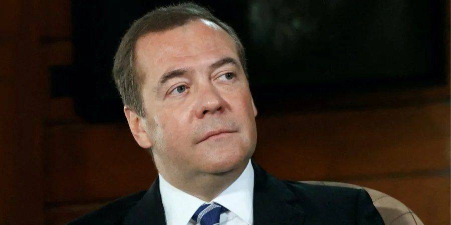 «Это грустно». Медведев сравнил Бундестаг с нацистами из-за решения об оружии для Украины