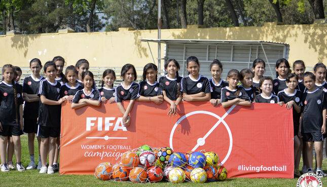 Более 800 девушек приняли участие в фестивалях футбола FIFA Women’s Football Campaign