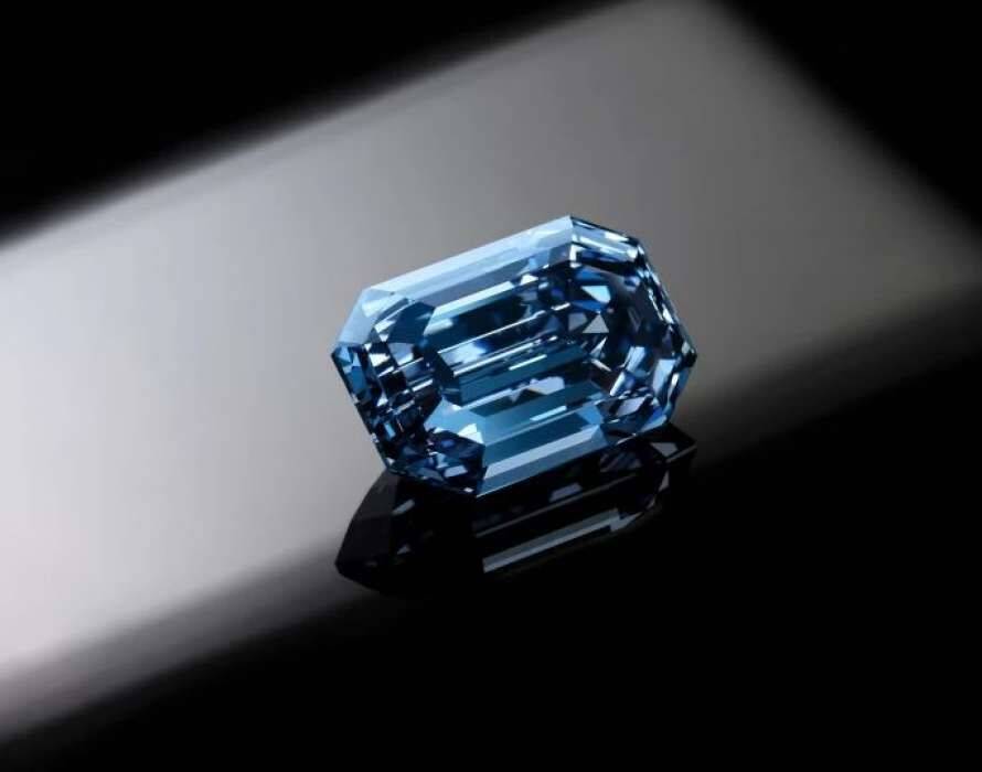 На Sotheby's продан самый большой в мире бриллиант