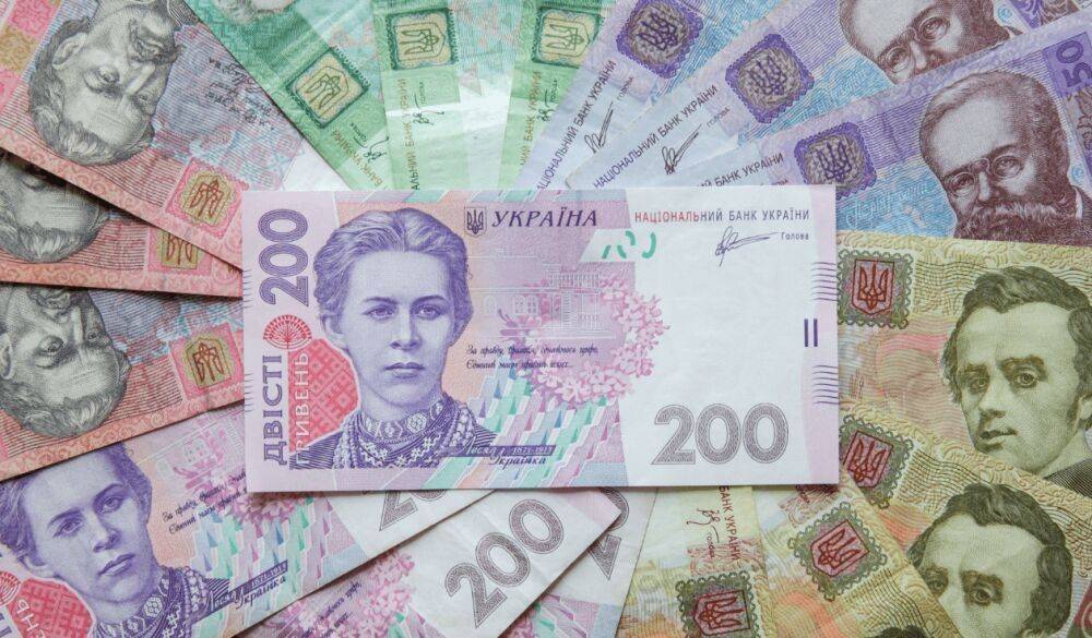 Райффайзен вернул в Украину 150 миллионов гривен наличных, которые переселенцы обменяли в Европе