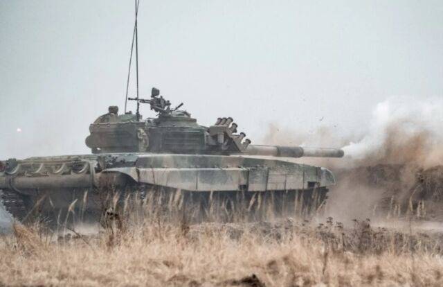 Польша подтвердила отправку в Украину сотен танков Т-72