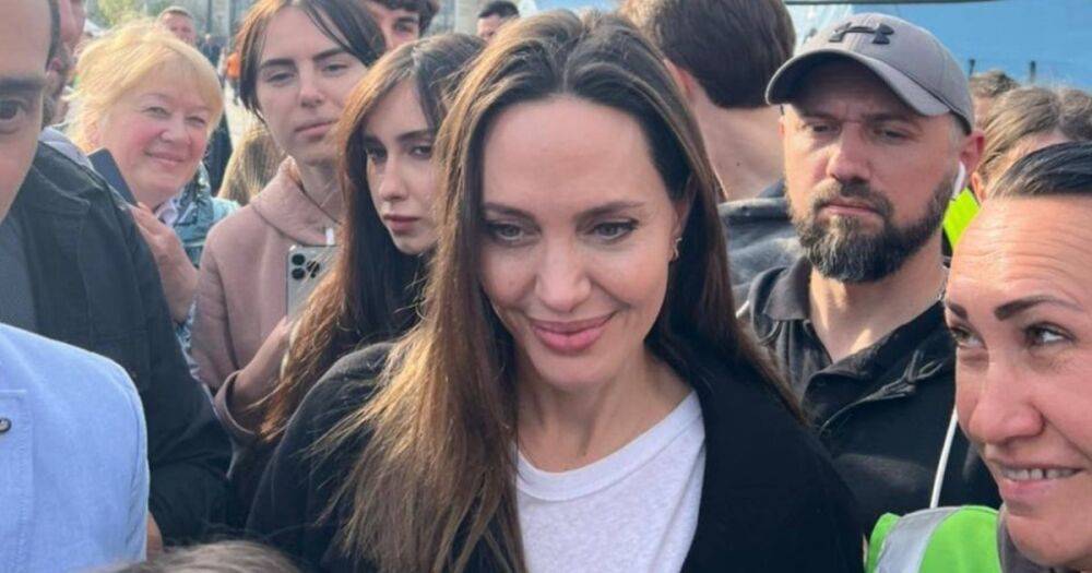 Анджелина Джоли расплакалась во время общения с украинцами во Львове