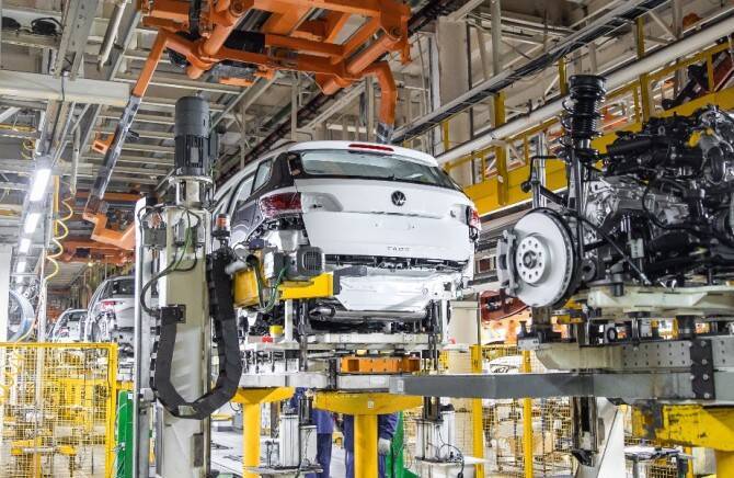 Volkswagen может возобновить производство в России летом