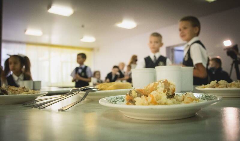 Повышать плату за питание школьников в Тюменской области не планируют