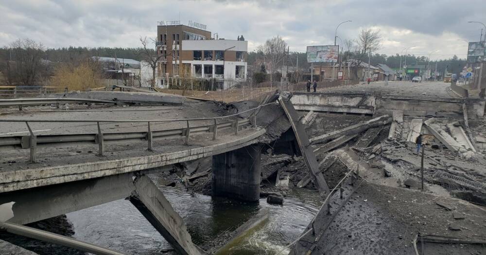 За время войны в Украине уничтожены тысячи километров дорог и сотни тысяч авто (статистика)