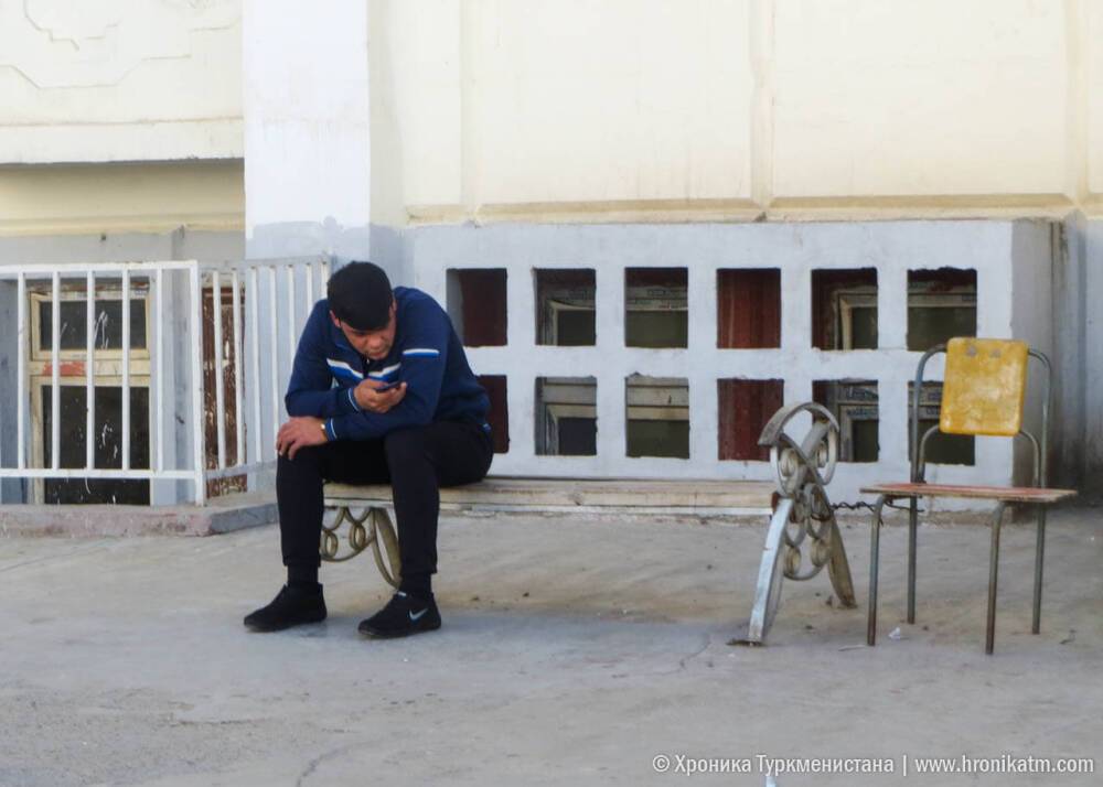 Туркменские спецслужбы продолжают оказывать психологической давление на журналиста Солтан Ачилову