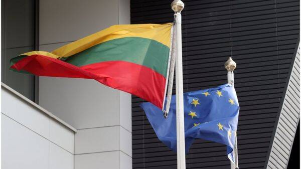 Литва первой из стран Европы отозвала посла из России