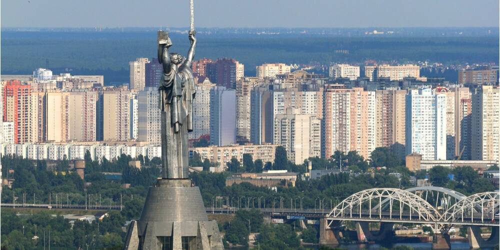 Не исключены ракетные обстрелы. Киевлян просят не возвращаться в город еще по крайней мере неделю