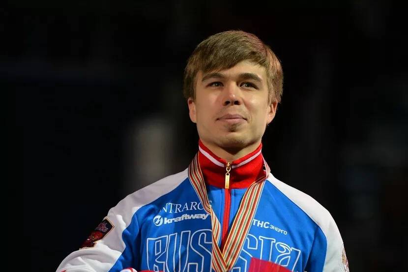 Елистратов считает, что в шорт-треке нет спортсменов, которые настроены против россиян