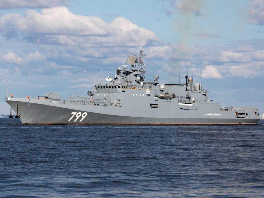 Российским фрегатом "Адмирал Макаров", с которого запускают ракеты по украинским городам, командует экс-военный ВСУ