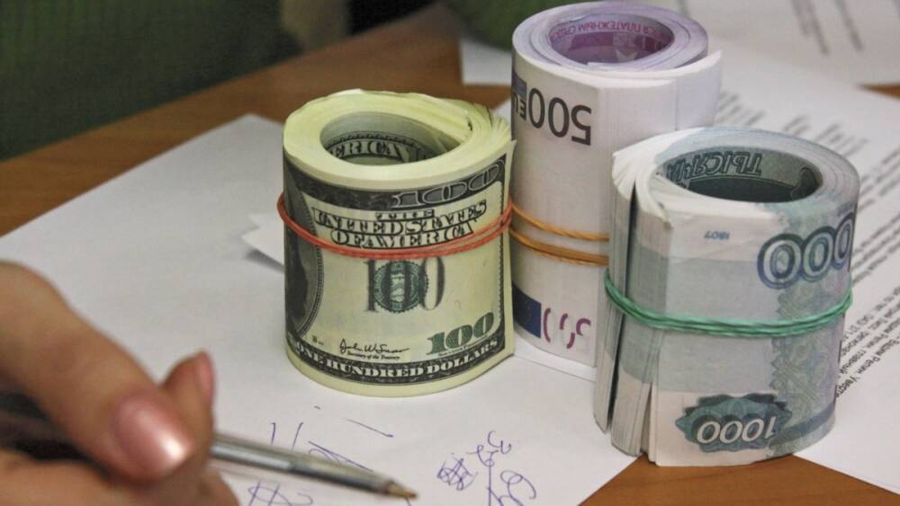 ФНС и МВД будут пресекать продажу валюты в обход банков