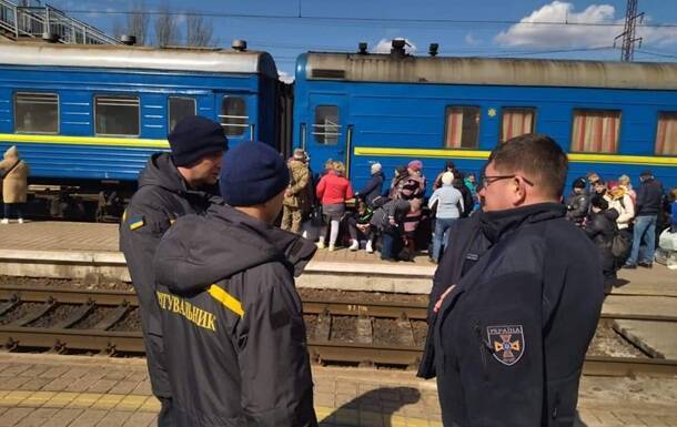 Из Донецкой и Луганской областей отправятся четрые эвакуационных поезда