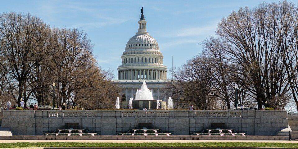 Сенат США одобрил закон о ленд-лизе для Украины