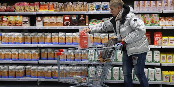 В РФ реальное потребление упало в начале апреля на 13%
