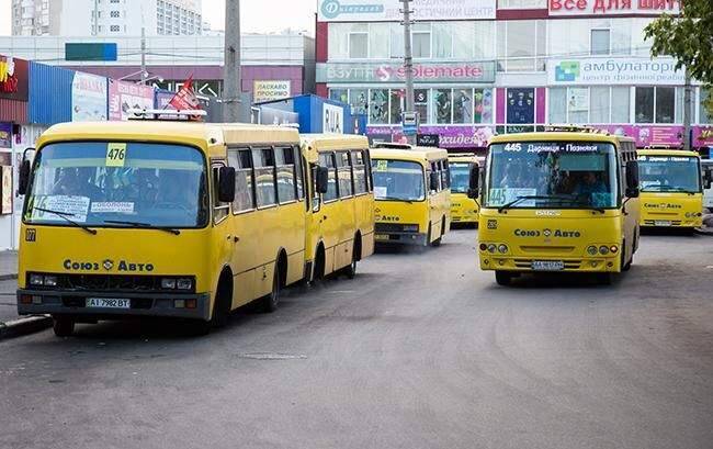 В Киеве общественный транспорт возобновляет работу