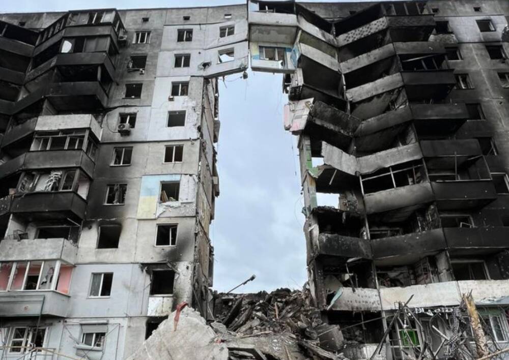 "Бородянка это хуже Бучи": Спасатели разбирают завалы, подвалы многоэтажек стали братскими могилами
