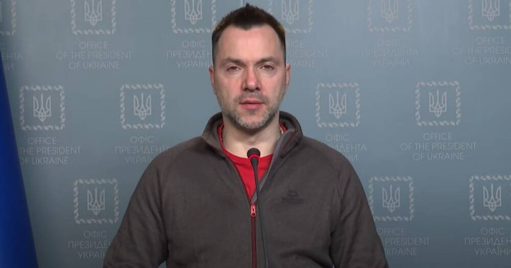 Беженцы забьют дороги: Арестович объяснил, почему украинцев не предупредили о начале войны с РФ