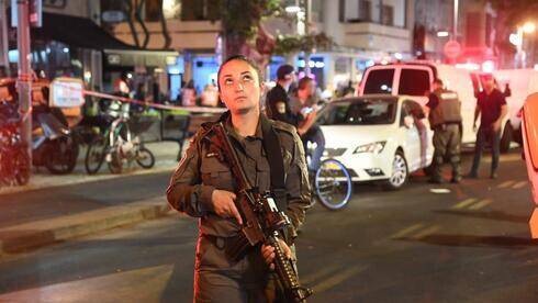 Свидетели теракта в Тель-Авиве: "Парень в мотошлеме обстрелял бар и забежал в здание"