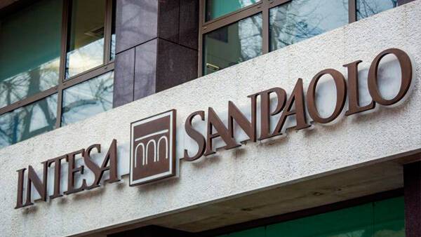 Крупнейший итальянский банк Intesa прекратил кредитование в России