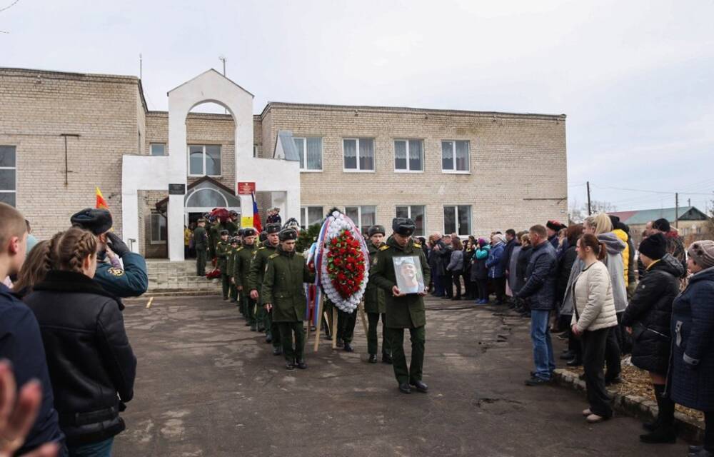 В Тверской области простились с погибшими в Украине военнослужащими Сергеем Конюховым и Данилой Видманкиным