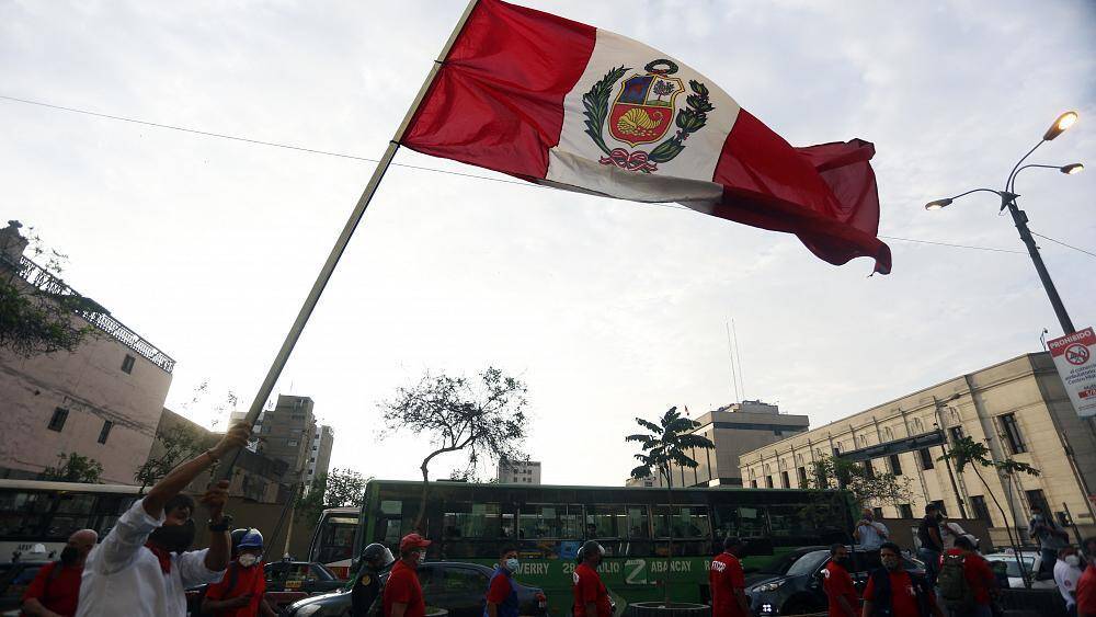 В Лиме снова протесты, власти ограничили право на передвижение и собрания