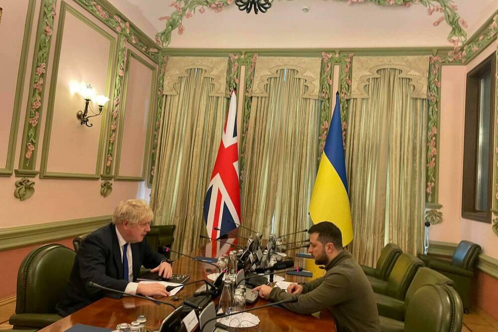 Премьер-министр Британии Борис Джонсон внезапно прилетел в Киев