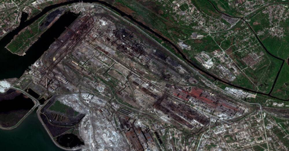 Здания разрушены, крыши с дырами от снарядов: обнародованы спутниковые снимки "Азовстали" в Мариуполе (ФОТО)