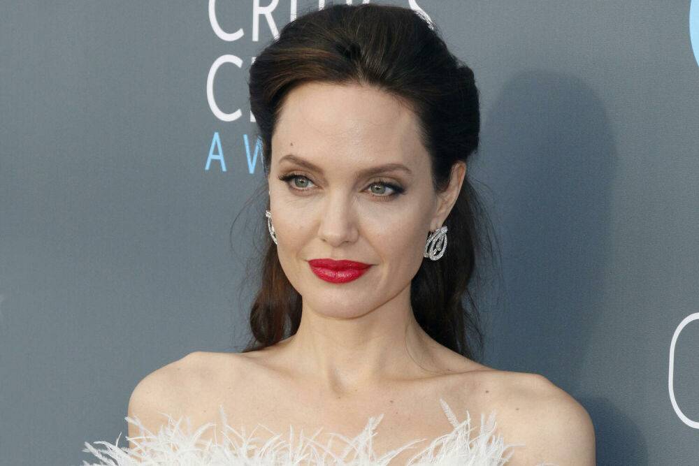 Анджелина Джоли во Львове попала под артобстрел