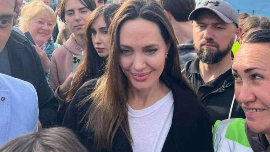 Стало известно, кто пригласил Анджелину Джоли в Украину