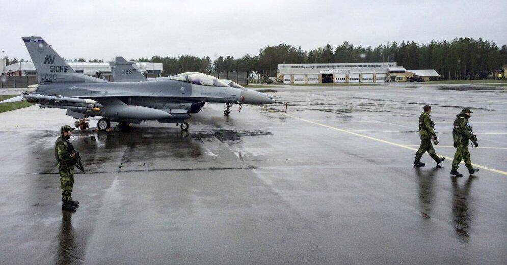 Российский самолет нарушил воздушное пространство Швеции