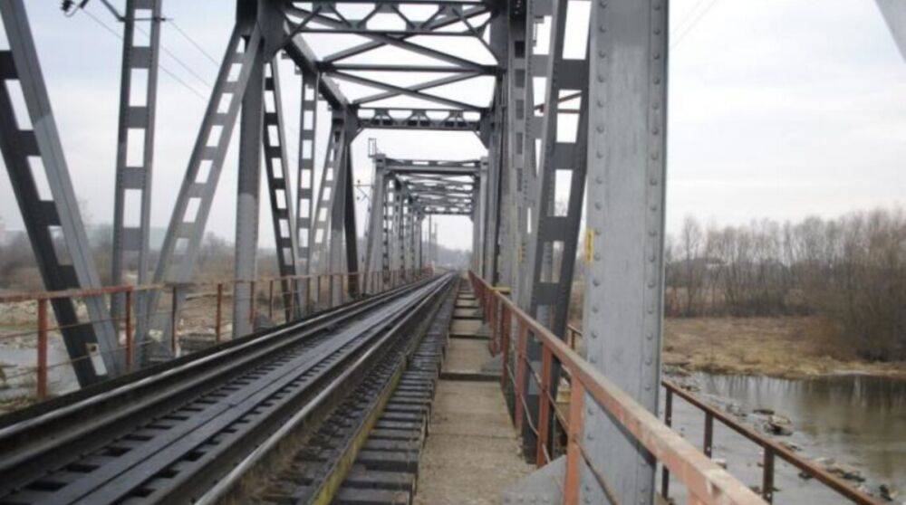В пограничной Курской области росии обрушился железнодорожный мост