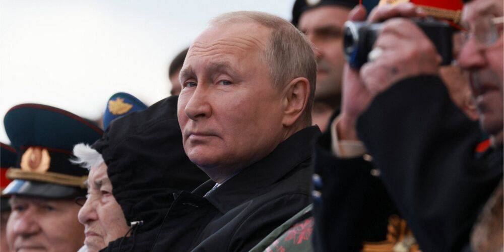 «Язык чекисту не нужен для разговоров». Путин на параде сделал шаг назад и усыпил бдительность — немецкий журналист