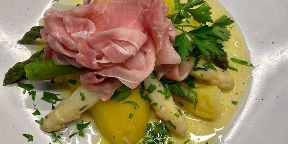 С редисом или картошкой. Два рецепта спаржи в итальянском и немецком стиле