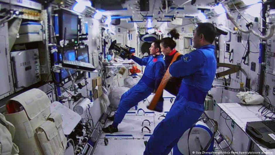 Российские космонавты не смогут полететь на орбитальную станцию Китая