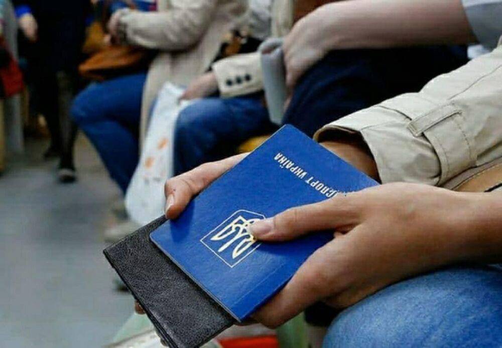 Коснется каждого: теперь вместе с загранпаспортом украинцам будут менять и внутренний паспорт - подробности
