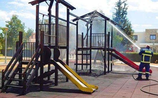 В Ларнаке подожгли детскую площадку