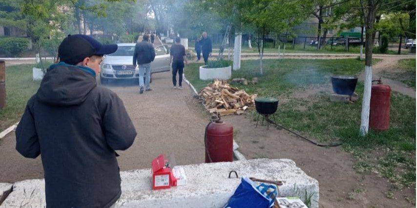 Мобильные станции подзарядки, полевая кухня и вода от соседей: как восстанавливается Арциз после обстрела россиян