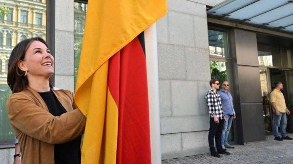 76-й день войны: США предсказывают затяжной конфликт, в Киеве снова открылось посольство Германии