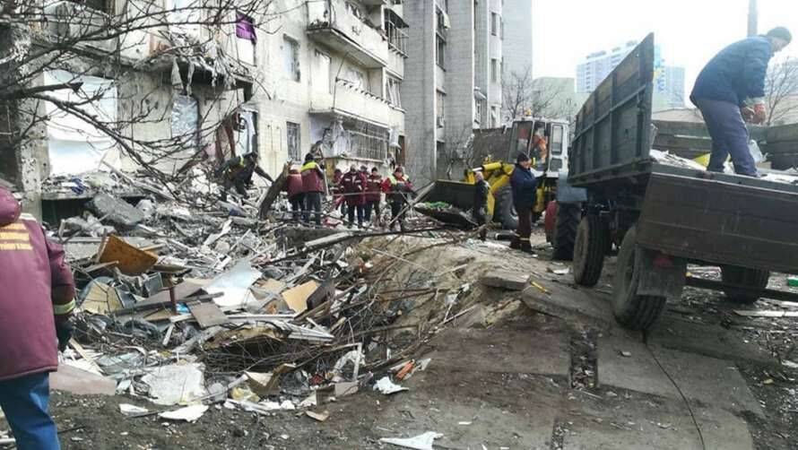 Российские оккупанты разрушили почти 400 зданий в Киеве