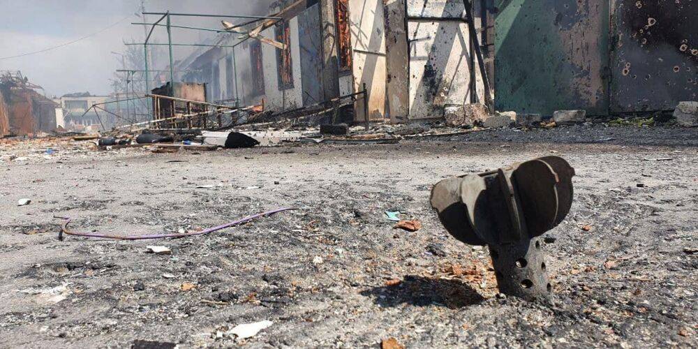 Прилетела вражеская мина. Оккупанты обстреляли гуманитарный транспорт на трассе Лисичанск-Бахмут — Гайдай